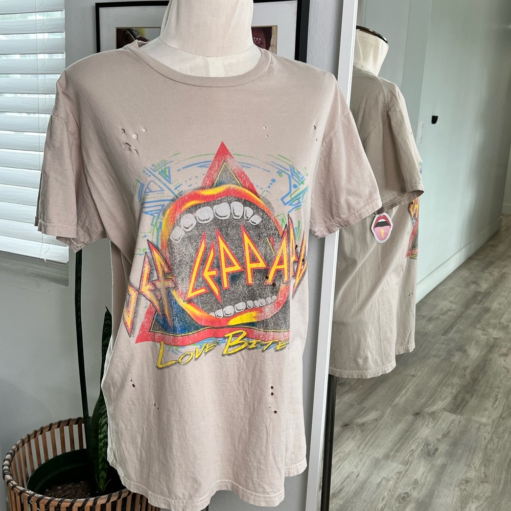 Def Leppard Graphic Tshirt